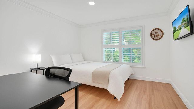 1075 W 30th Street, Riviera Beach, FL 33404