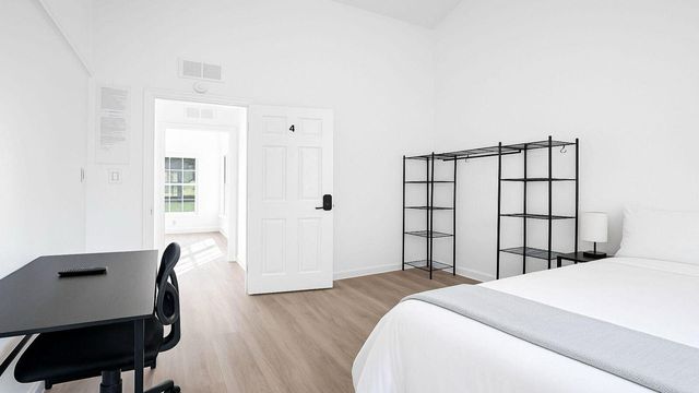 1075 W 30th Street, Riviera Beach, FL 33404