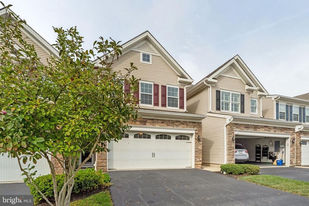 242 CLERMONT DR, Newtown Square, PA 19073