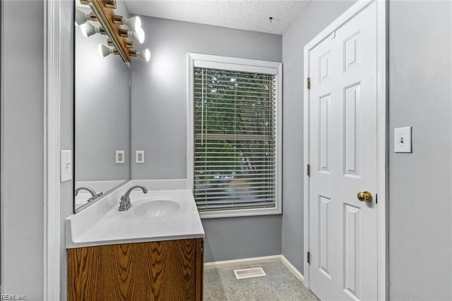 6 Madison CHSE, Hampton, VA 23666