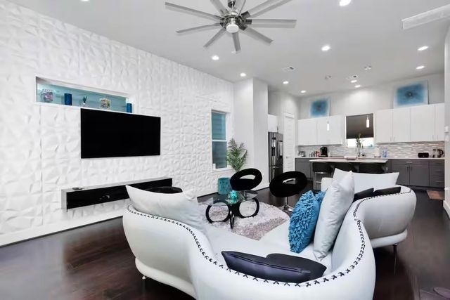 2107 Engelmohr, Houston, TX 77054