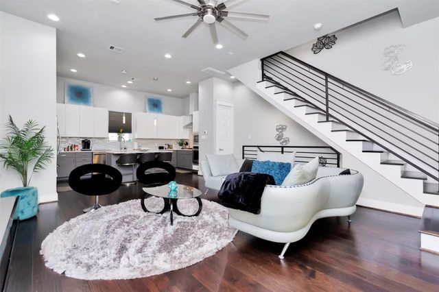 2107 Engelmohr, Houston, TX 77054