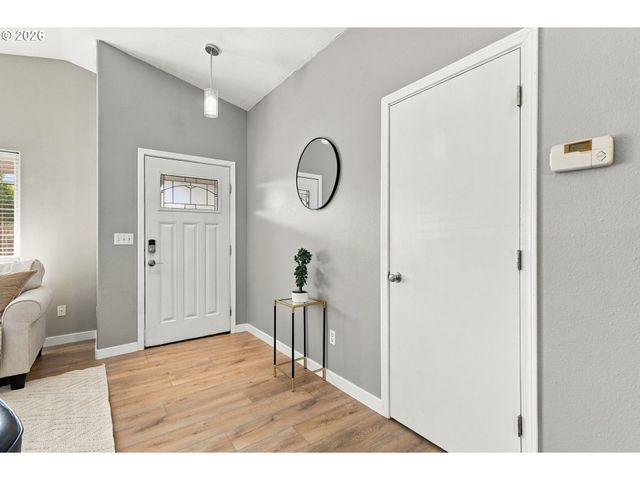 573 S 41ST Pl, Springfield, OR 97478