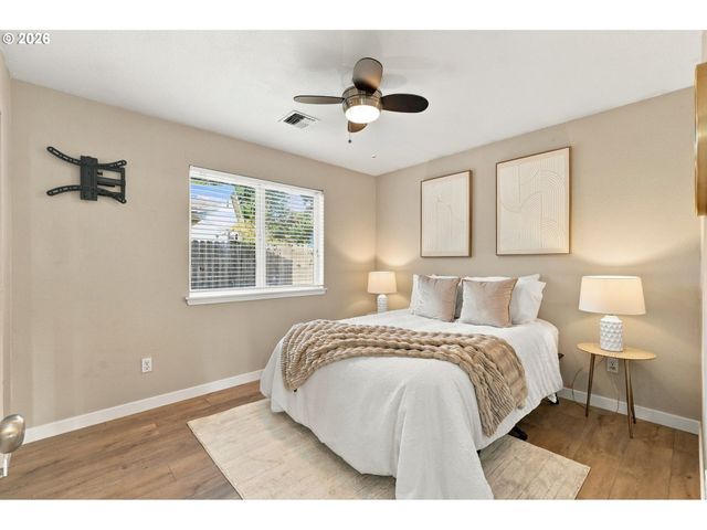573 S 41ST Pl, Springfield, OR 97478