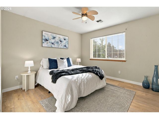 573 S 41ST Pl, Springfield, OR 97478