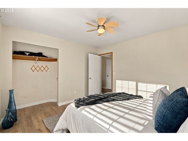 573 S 41ST Pl, Springfield, OR 97478