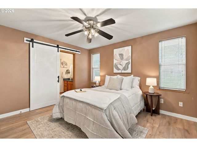 573 S 41ST Pl, Springfield, OR 97478