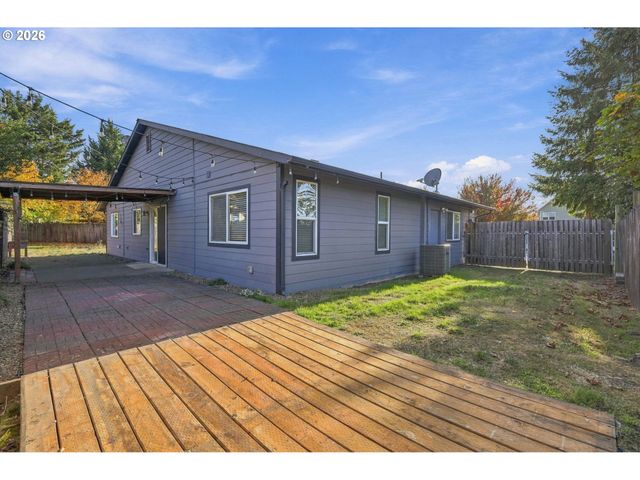 573 S 41ST Pl, Springfield, OR 97478
