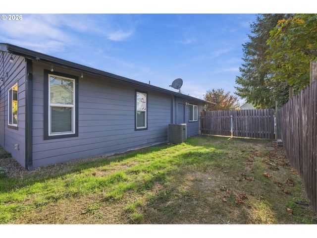 573 S 41ST Pl, Springfield, OR 97478