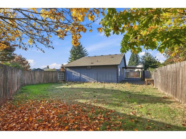 573 S 41ST Pl, Springfield, OR 97478