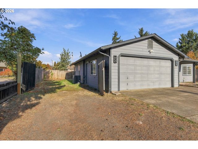 573 S 41ST Pl, Springfield, OR 97478