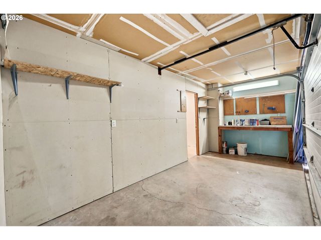 573 S 41ST Pl, Springfield, OR 97478