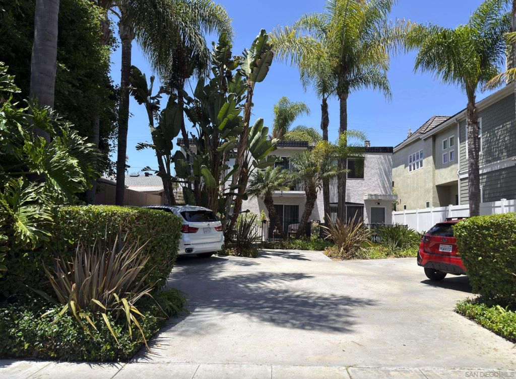 1112 Thomas Avenue, San Diego, CA 92109