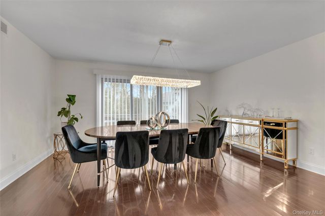 51 Foxwood Drive 51, Jericho, NY 11753