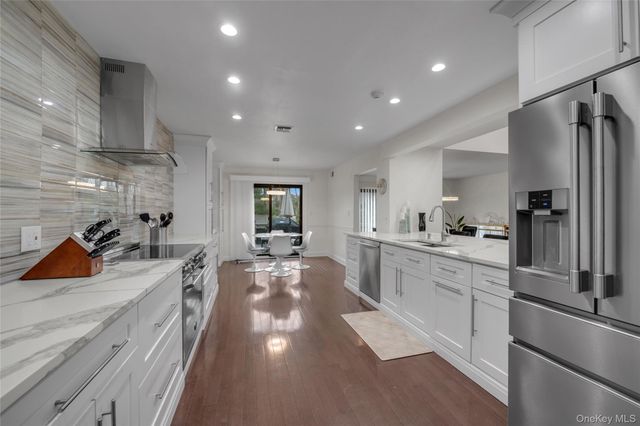 51 Foxwood Drive 51, Jericho, NY 11753