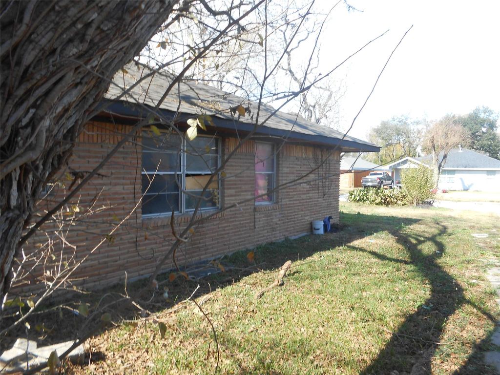 2711 SW Knotty Oaks Trl Key, South Houston, TX 77045