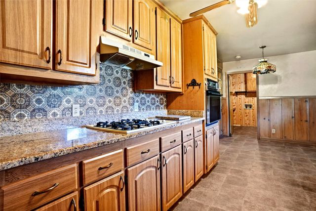 201 Crest Ridge Drive, Lakeside, TX 76108
