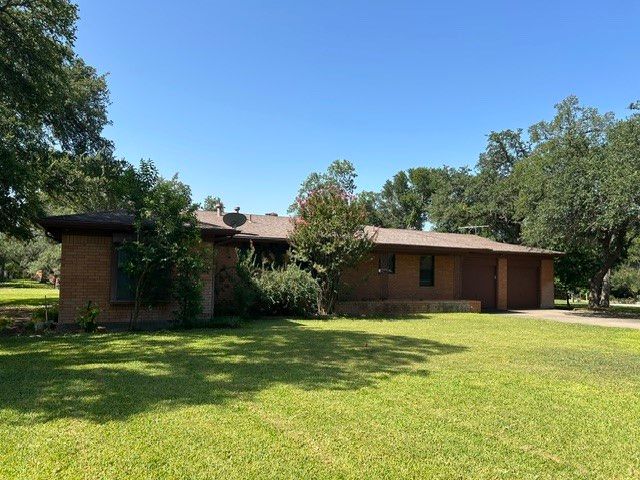 201 Crest Ridge Drive, Lakeside, TX 76108