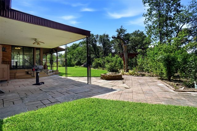 201 Crest Ridge Drive, Lakeside, TX 76108