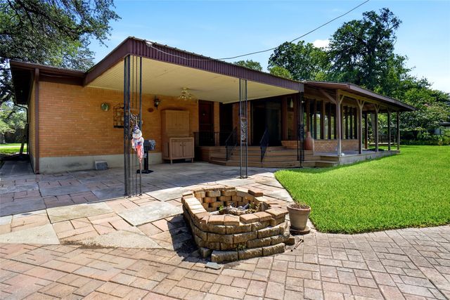 201 Crest Ridge Drive, Lakeside, TX 76108