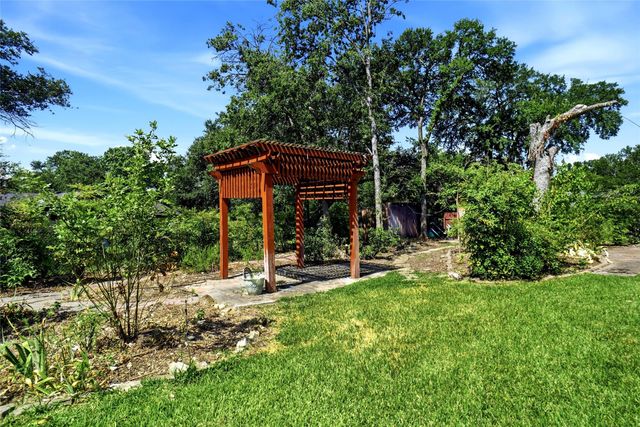 201 Crest Ridge Drive, Lakeside, TX 76108
