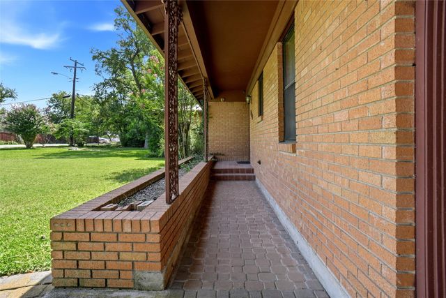201 Crest Ridge Drive, Lakeside, TX 76108