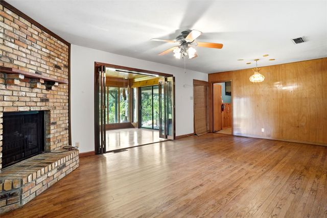 201 Crest Ridge Drive, Lakeside, TX 76108