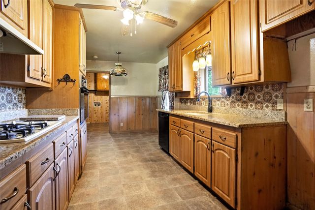 201 Crest Ridge Drive, Lakeside, TX 76108