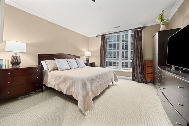 10 E Delaware Street 27E, Chicago, IL 60611