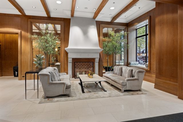 10 E Delaware Street 27E, Chicago, IL 60611