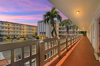 4000 NW 44th Ave 203, Lauderdale Lakes, FL 33319