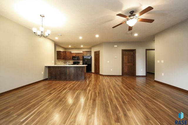 6408 S Keller Cir Circle, Sioux Falls, SD 57108