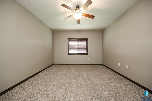 6408 S Keller Cir Circle, Sioux Falls, SD 57108