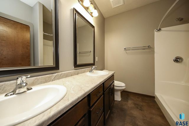 6408 S Keller Cir Circle, Sioux Falls, SD 57108