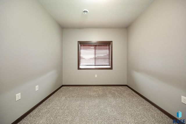 6408 S Keller Cir Circle, Sioux Falls, SD 57108