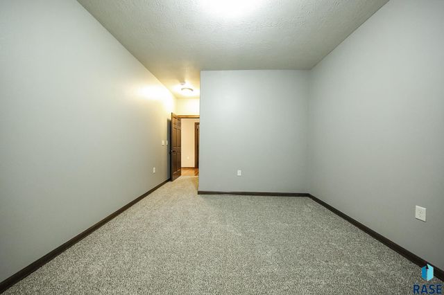 6408 S Keller Cir Circle, Sioux Falls, SD 57108