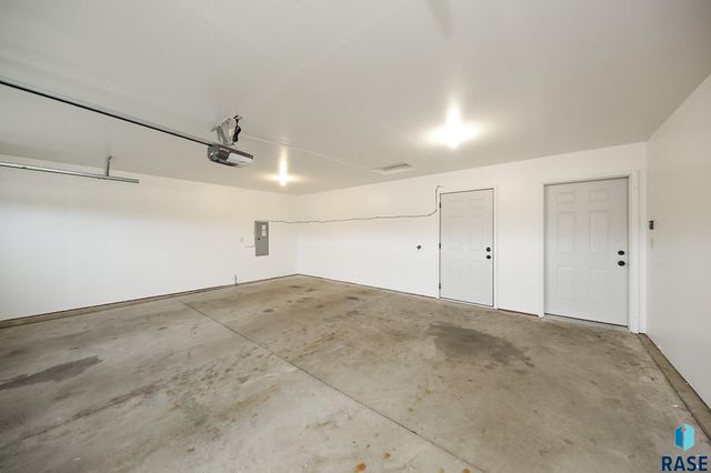 6408 S Keller Cir Circle, Sioux Falls, SD 57108