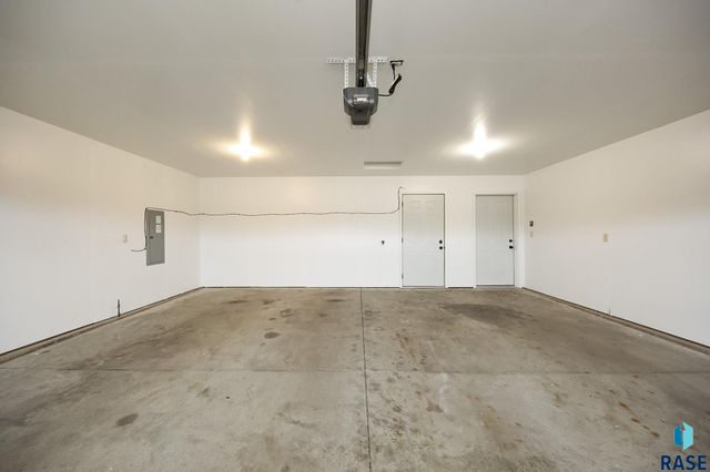 6408 S Keller Cir Circle, Sioux Falls, SD 57108