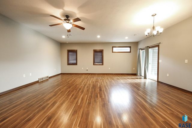 6408 S Keller Cir Circle, Sioux Falls, SD 57108