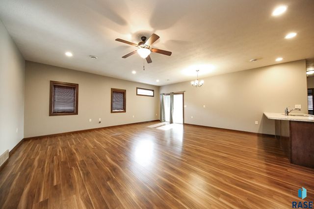 6408 S Keller Cir Circle, Sioux Falls, SD 57108