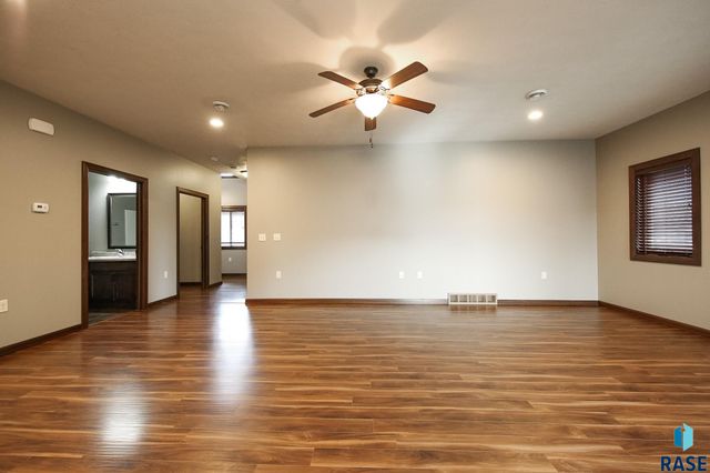 6408 S Keller Cir Circle, Sioux Falls, SD 57108