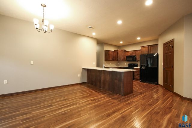 6408 S Keller Cir Circle, Sioux Falls, SD 57108