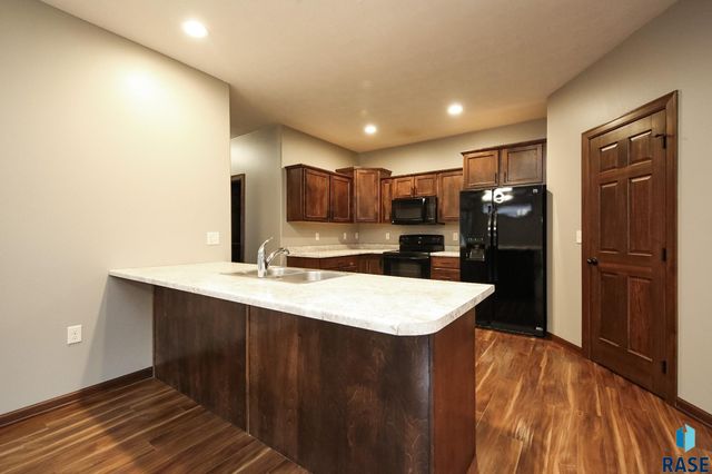 6408 S Keller Cir Circle, Sioux Falls, SD 57108