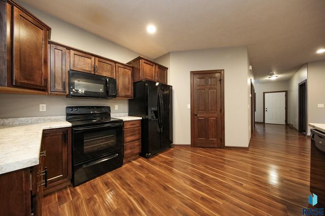 6408 S Keller Cir Circle, Sioux Falls, SD 57108