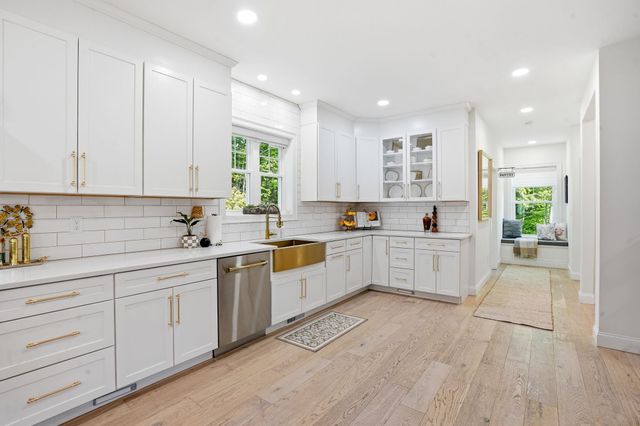 47 Indian Rock Road, Bedford, NH 03110
