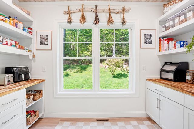 47 Indian Rock Road, Bedford, NH 03110