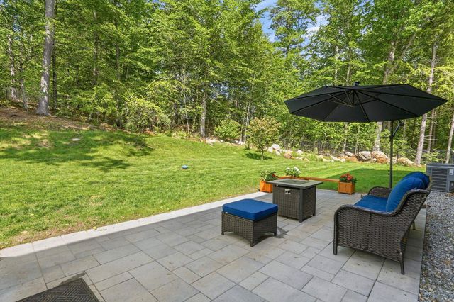 47 Indian Rock Road, Bedford, NH 03110