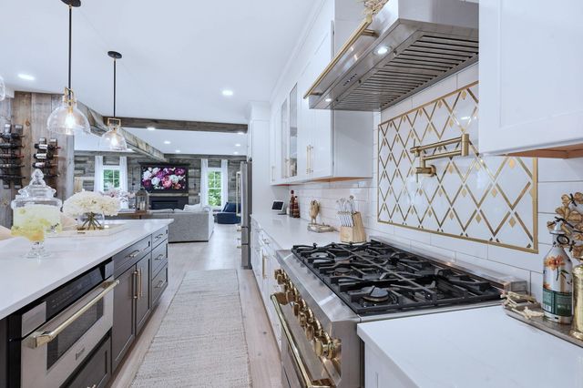 47 Indian Rock Road, Bedford, NH 03110