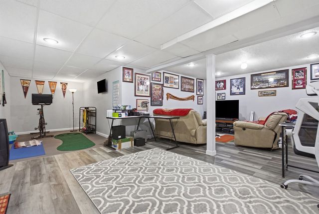 29 Chase Brook Circle, Litchfield, NH 03052