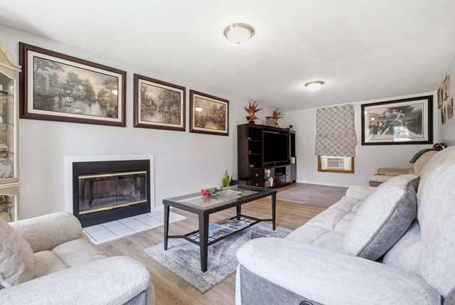 29 Chase Brook Circle, Litchfield, NH 03052